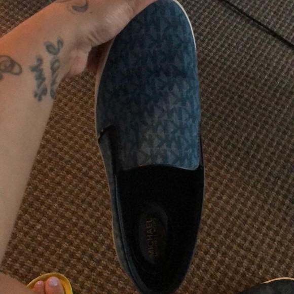 Used mk shoes - Picture 2 of 2